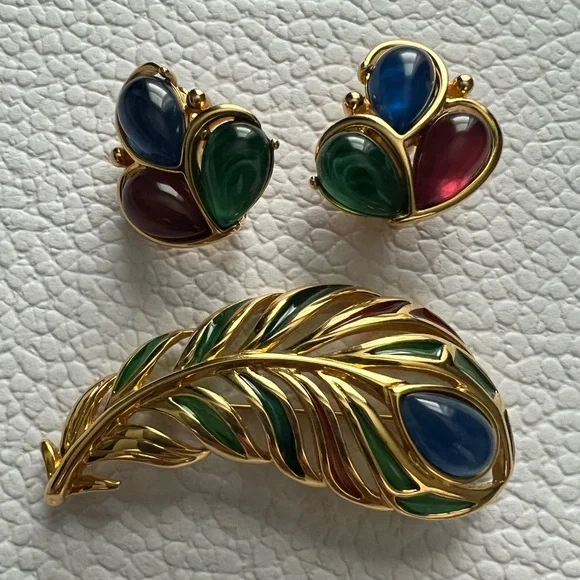 RARE Signed TRIFARI TM Peacock Feather Brooch & clip on earrings set - Picture 1 of 8